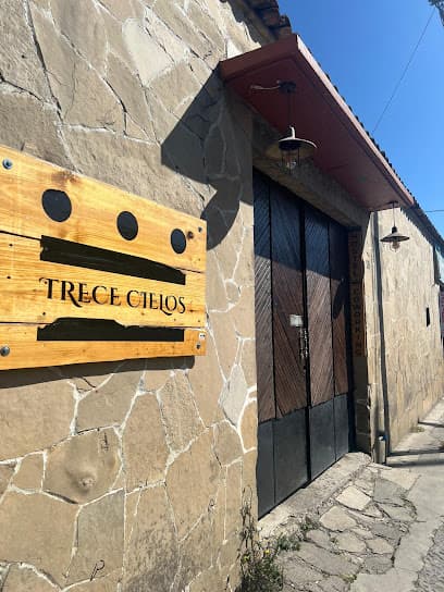 13 Cielos Hostel & Coworking
